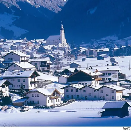 In Neustift Near Lift, Cleaning Included アパート